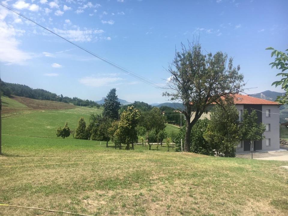 B & B Pratopiano Toano Exterior foto